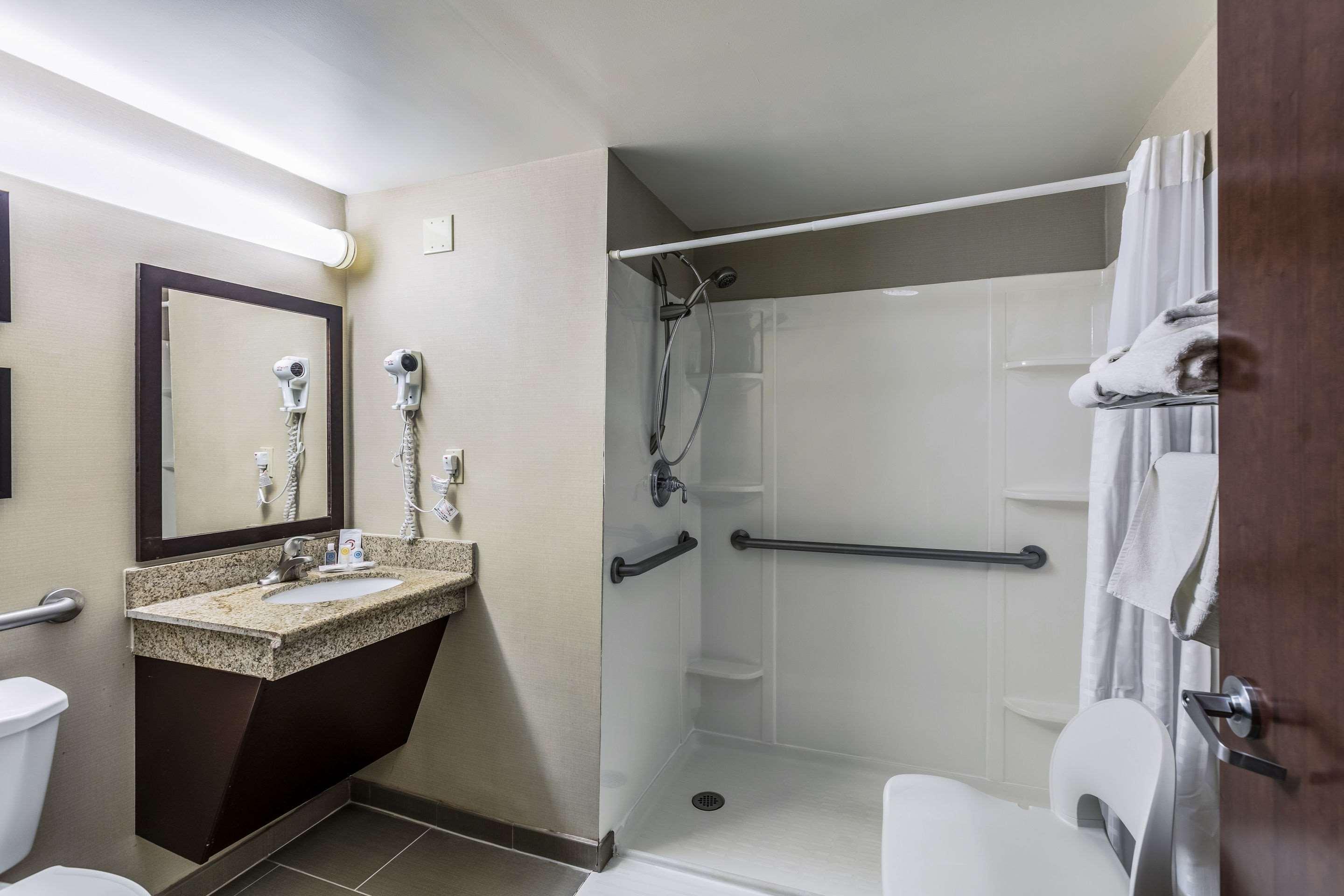 Comfort Inn Medford-Long Island Eksteriør bilde