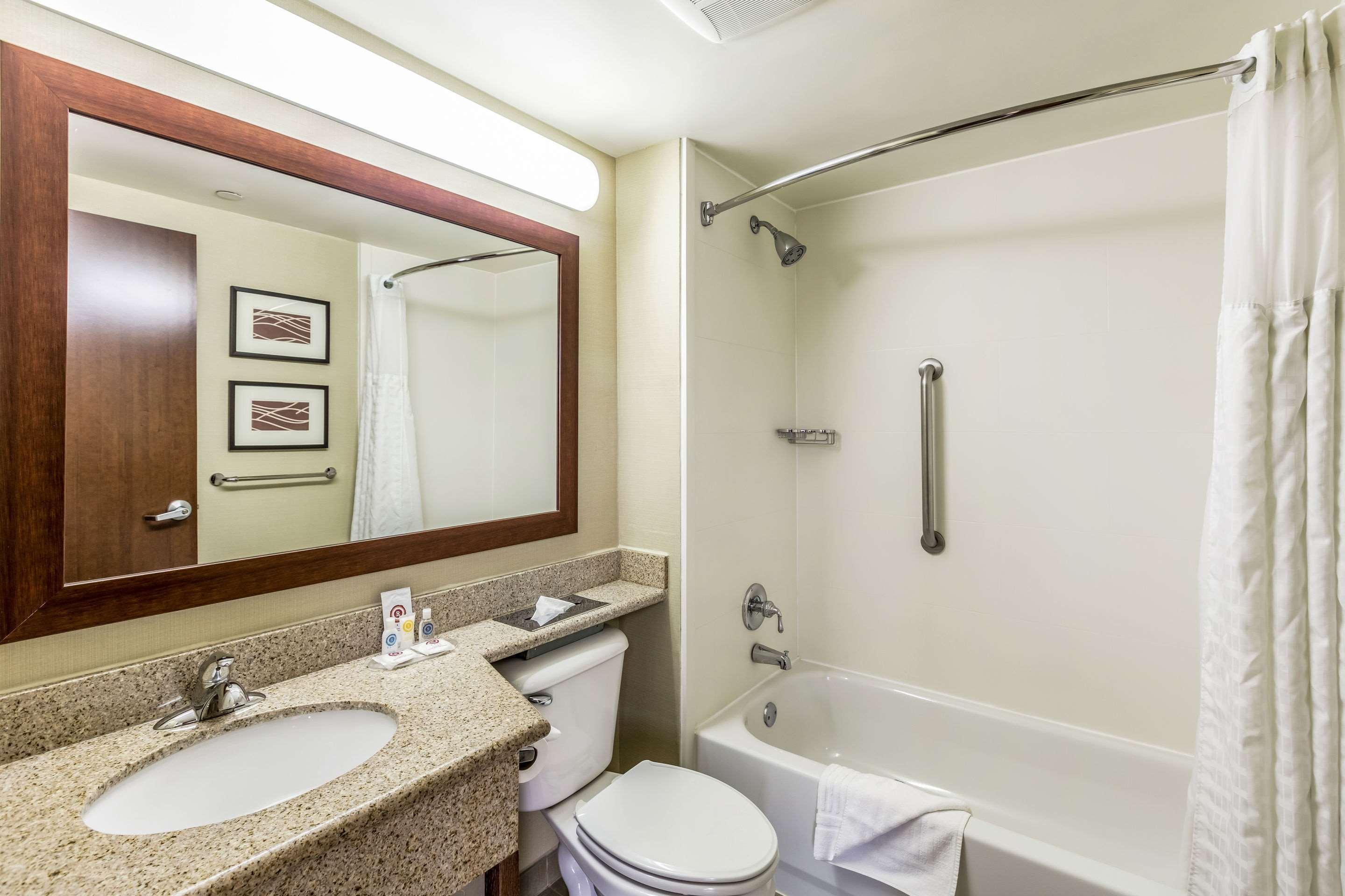 Comfort Inn Medford-Long Island Eksteriør bilde