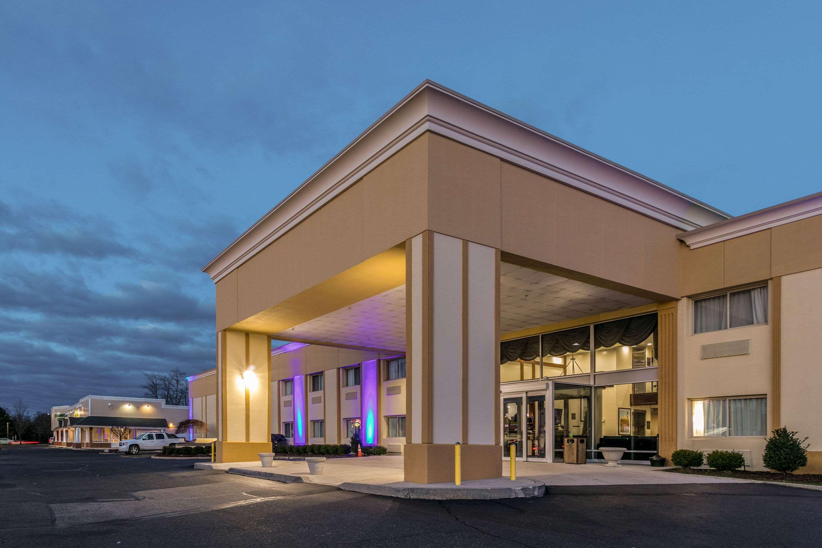 Comfort Inn Medford-Long Island Eksteriør bilde