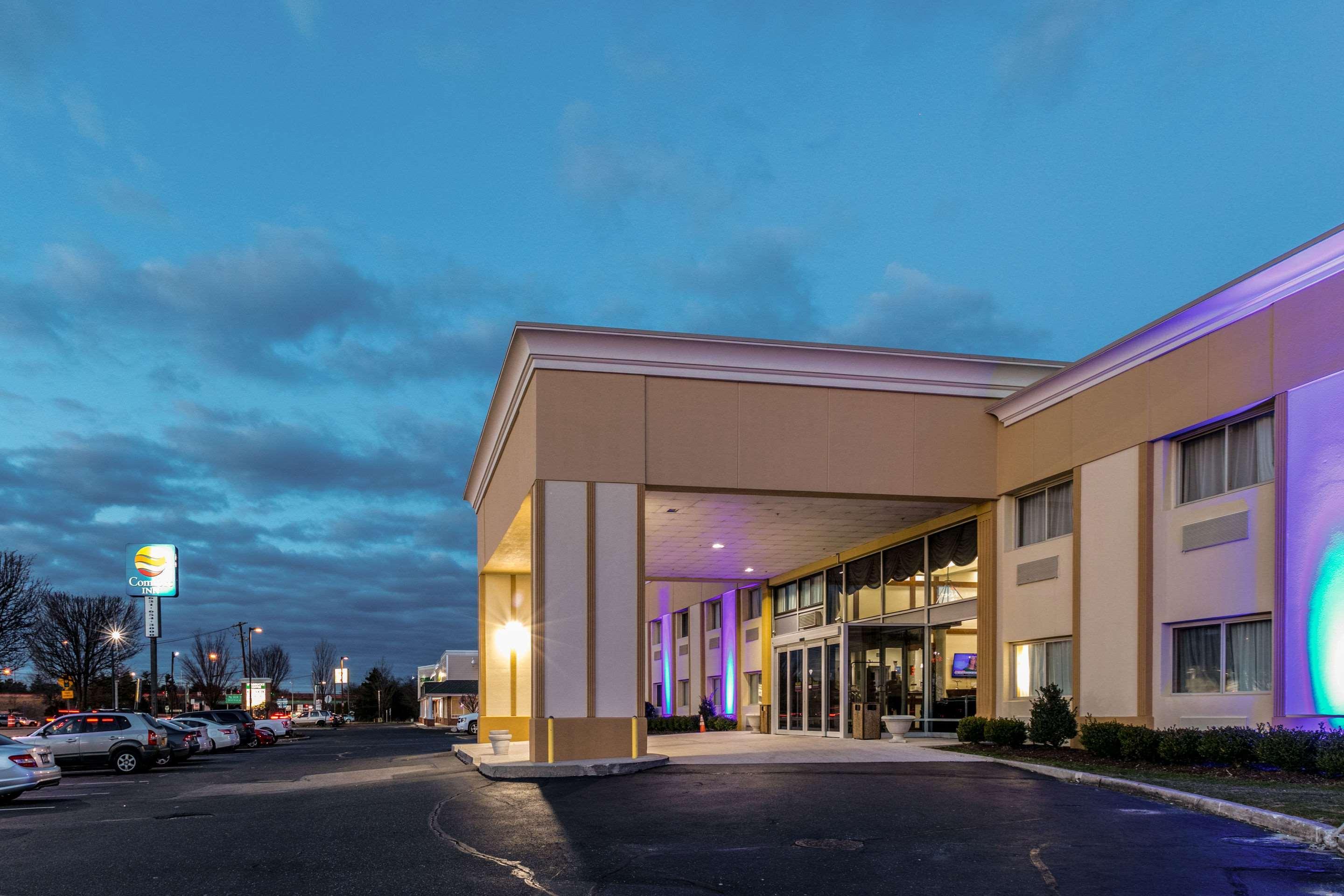 Comfort Inn Medford-Long Island Eksteriør bilde