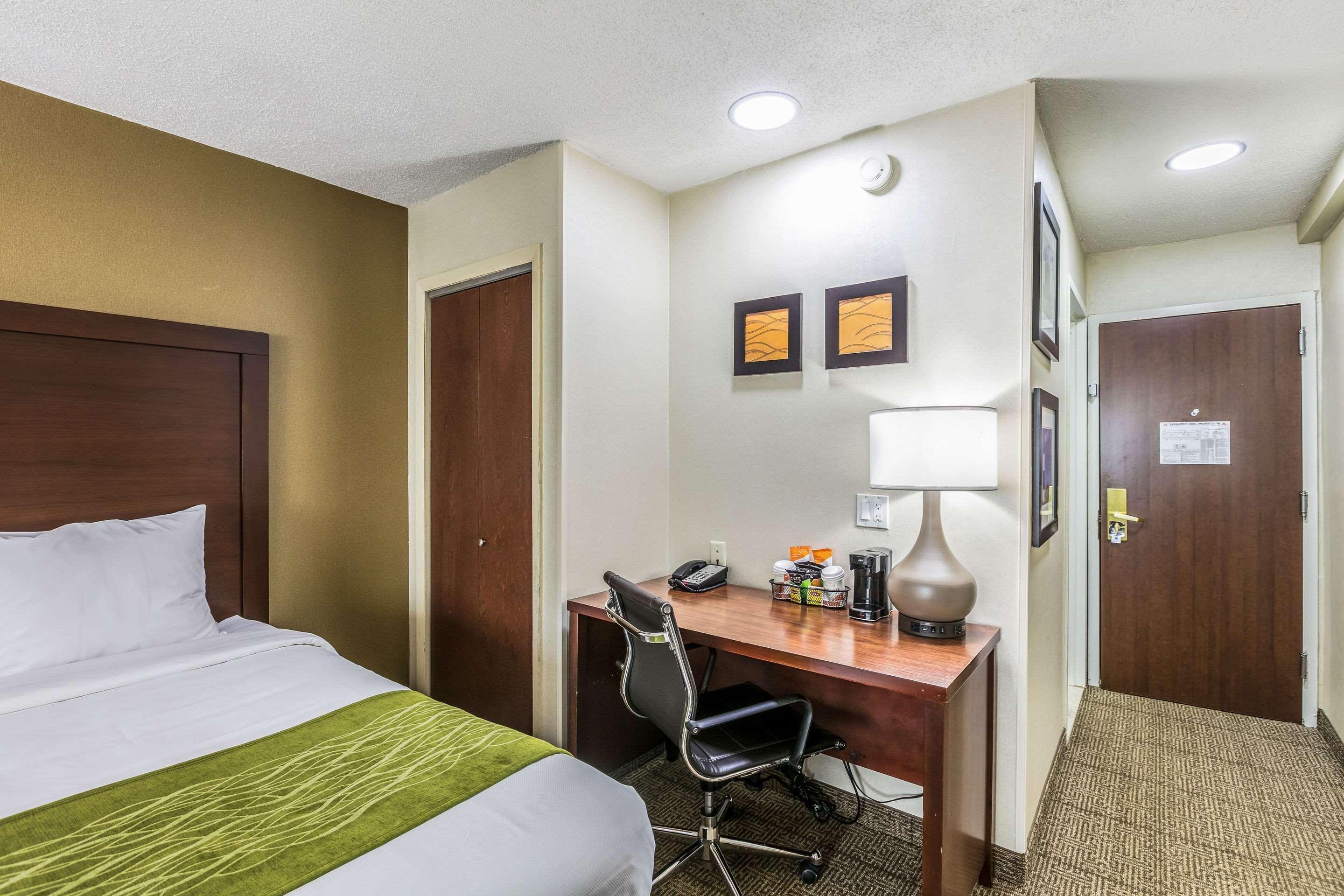 Comfort Inn Medford-Long Island Eksteriør bilde