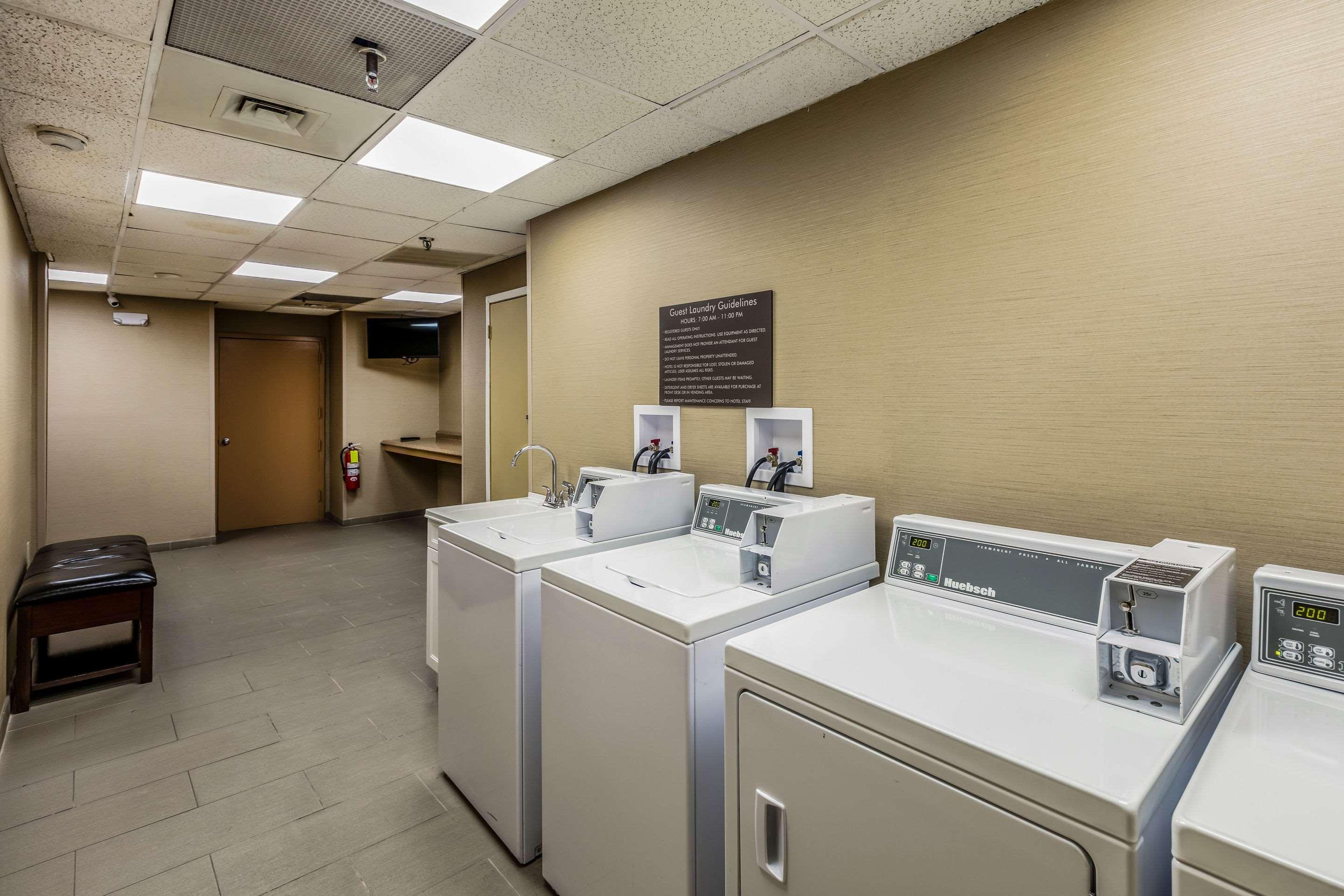 Comfort Inn Medford-Long Island Eksteriør bilde