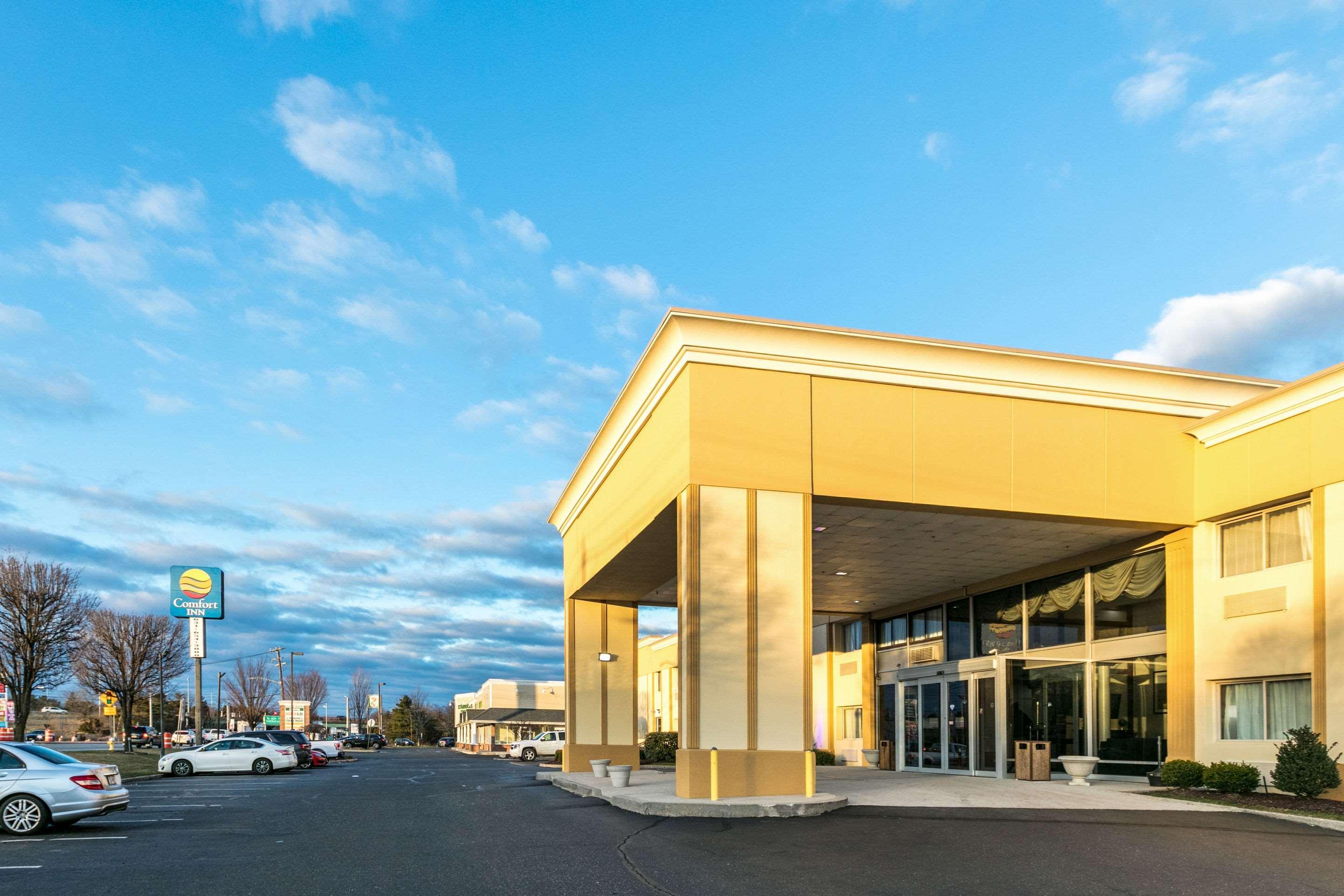 Comfort Inn Medford-Long Island Eksteriør bilde