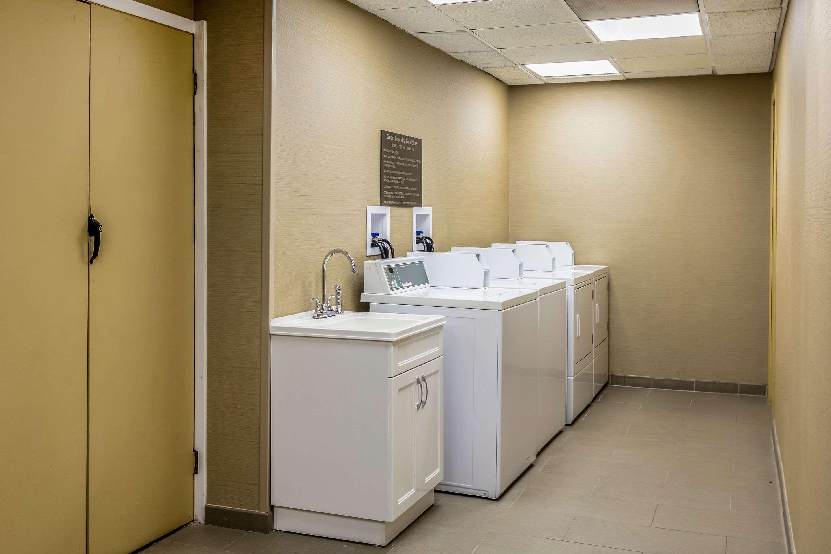 Comfort Inn Medford-Long Island Eksteriør bilde