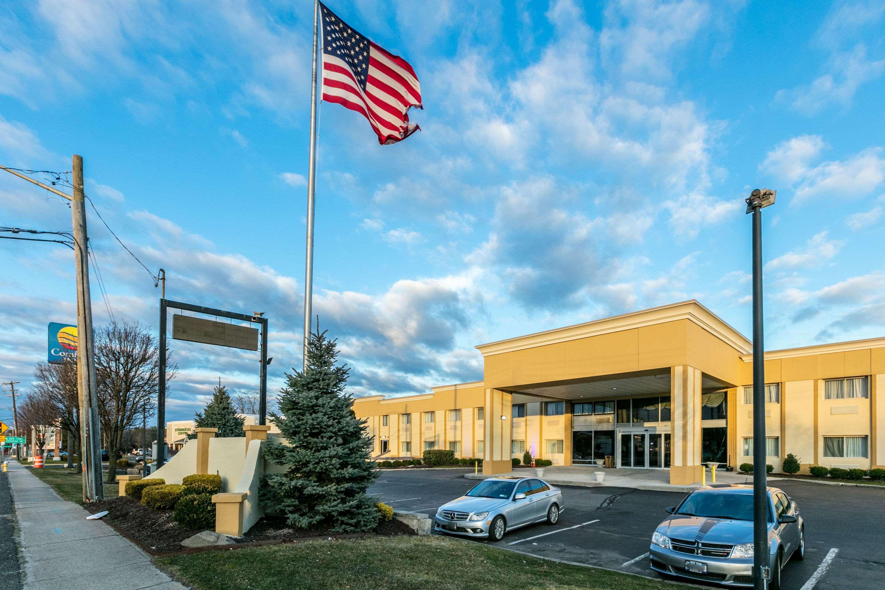 Comfort Inn Medford-Long Island Eksteriør bilde