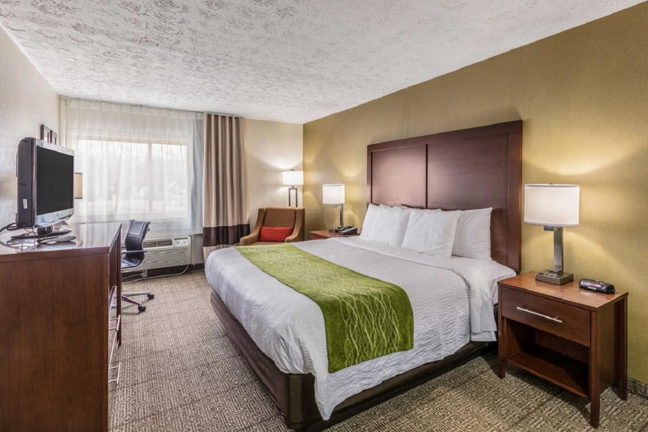 Comfort Inn Medford-Long Island Eksteriør bilde